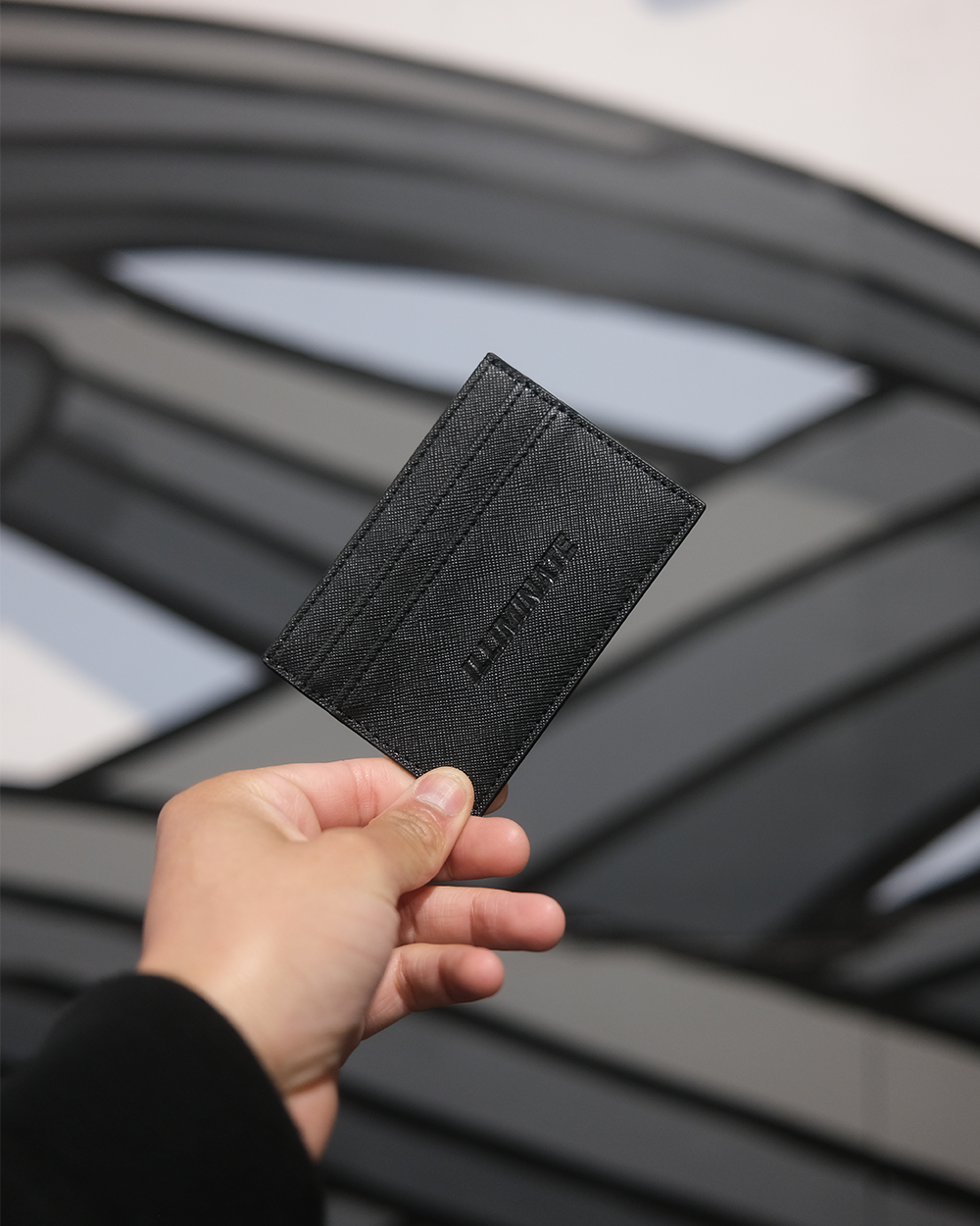 ILLIMINATE CARD HOLDER